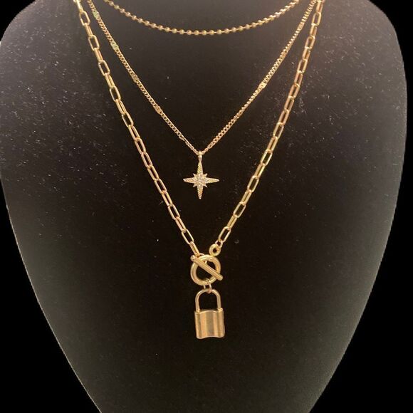 #400 BOUTIQUE Multi Chain Gold Lock Pendant - Picture 5 of 5